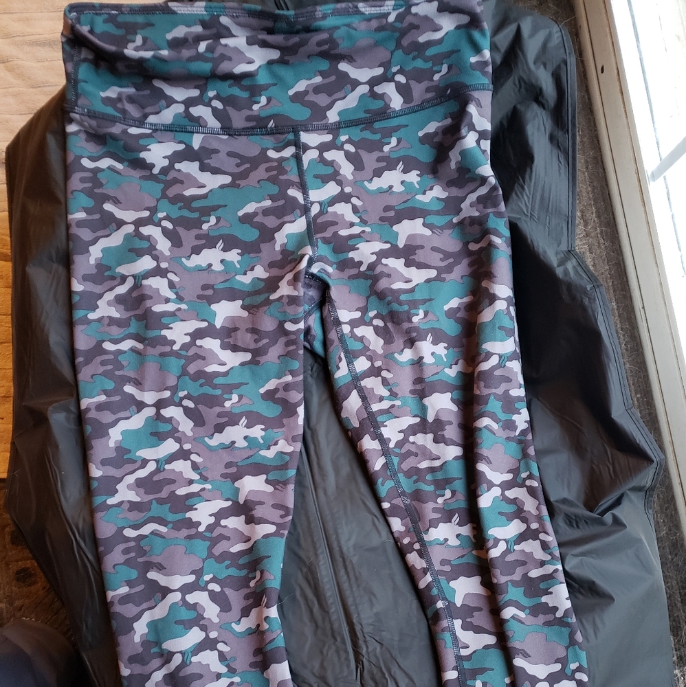 Fabletics powerhold leggings, size small, camo